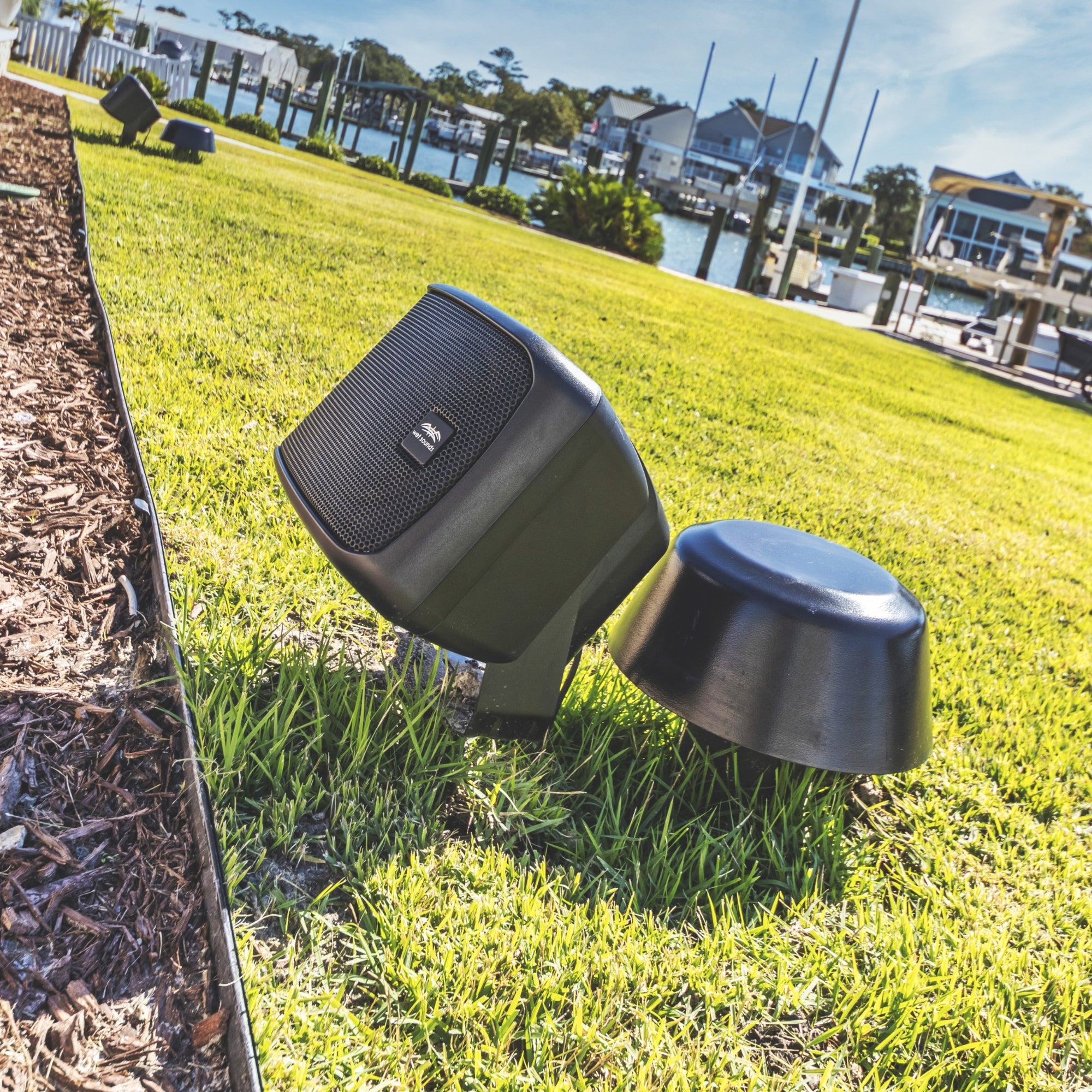 Cajón Vertical con Subwoofer Marino Wet Sounds VS-12 LS-SUB Venue Series 12 PLG 300W